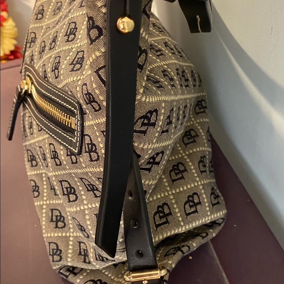 Dooney and bourke hand bag - Picture 2 of 5